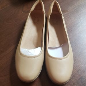 New Naturalizer flexy flat